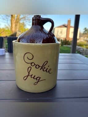Vintage Monmouth ILL USA cookie jar / jug ceramic stoneware pottery decoration